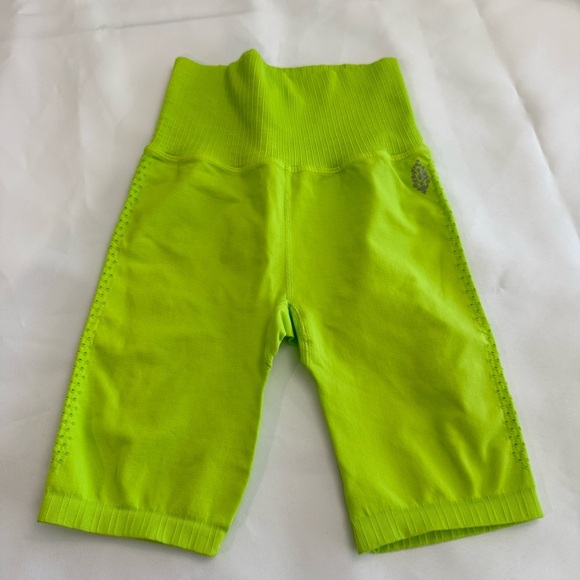 Free People Movement Good Karma Bike Shorts Size XS Neon Green EUC - Picture 1 of 4
